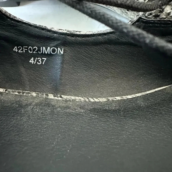 TOPSHOP Size 6.5 Gray Snakeskin Lace Up Flats Pointy Toe - Picture 8 of 9